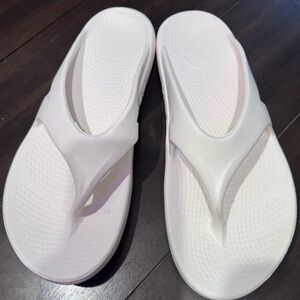 Hurley Men's White Athletic Flip-Flops
